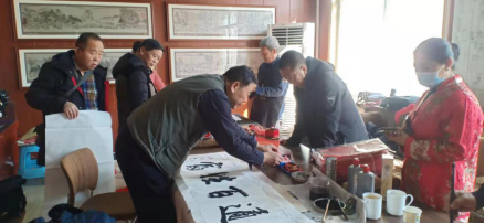 城中區(qū)退役軍人事務(wù)局：“筆墨凝書香，新年送萬(wàn)福”之寫春聯(lián)活動(dòng)